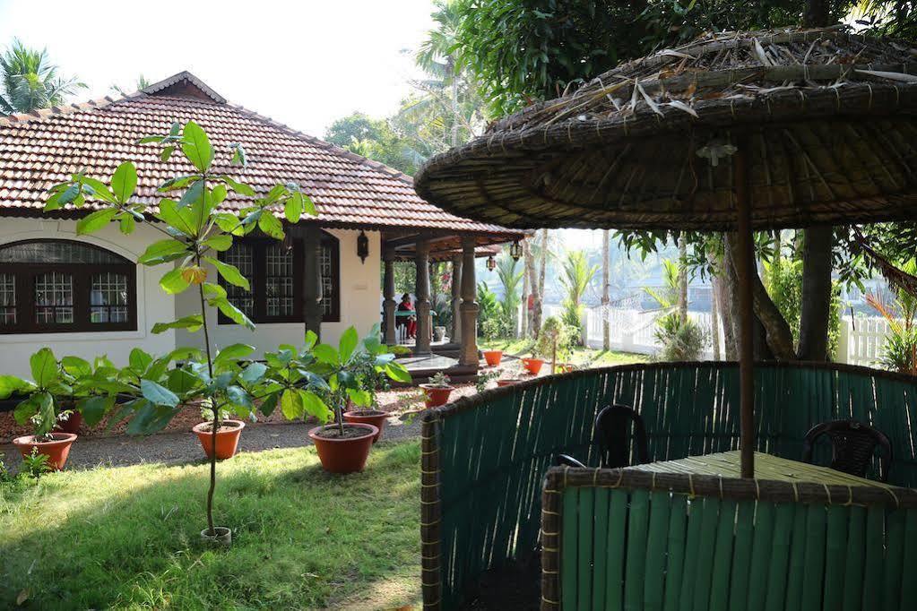 Bamboo Lagoon Backwater Front Resort Alappuzha Kültér fotó